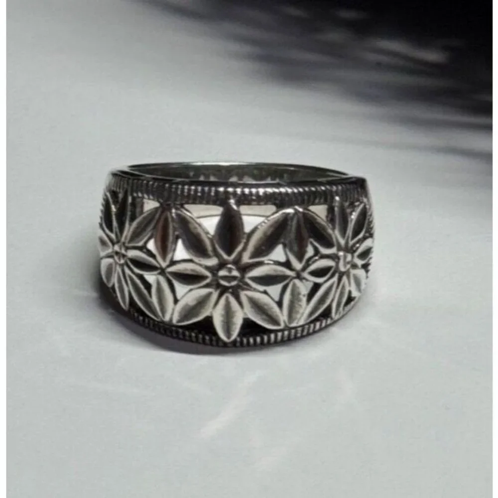 925 STERLING SILVER RING SIZE 7